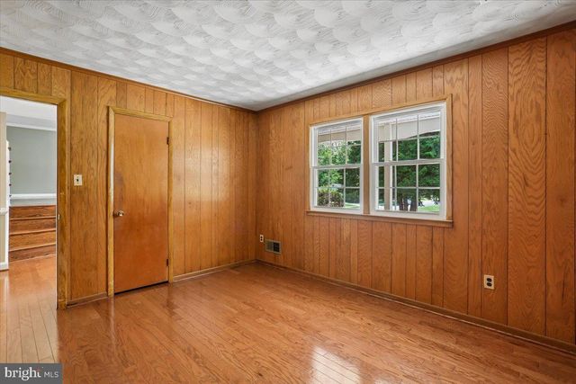 5401 AMBERWOOD LN, Rockville, MD 20853