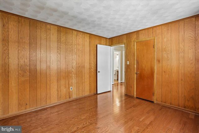 5401 AMBERWOOD LN, Rockville, MD 20853