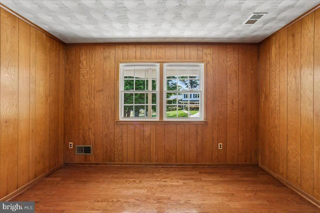 5401 AMBERWOOD LN, Rockville, MD 20853