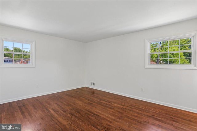 5401 AMBERWOOD LN, Rockville, MD 20853