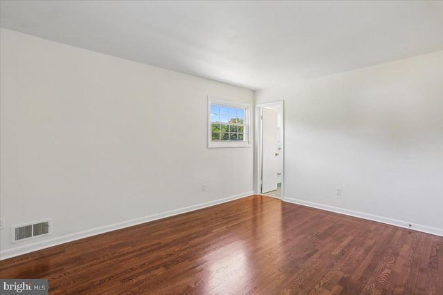 5401 AMBERWOOD LN, Rockville, MD 20853