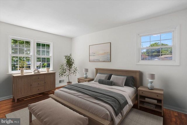 5401 AMBERWOOD LN, Rockville, MD 20853