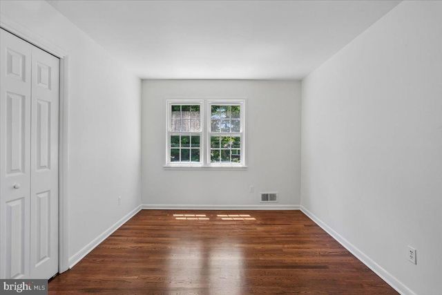 5401 AMBERWOOD LN, Rockville, MD 20853