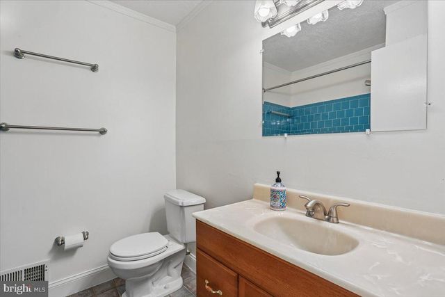 5401 AMBERWOOD LN, Rockville, MD 20853