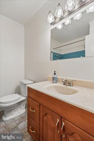 5401 AMBERWOOD LN, Rockville, MD 20853