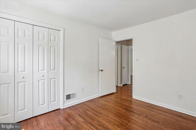5401 AMBERWOOD LN, Rockville, MD 20853