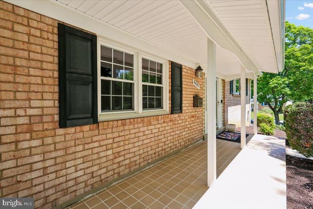 5401 AMBERWOOD LN, Rockville, MD 20853