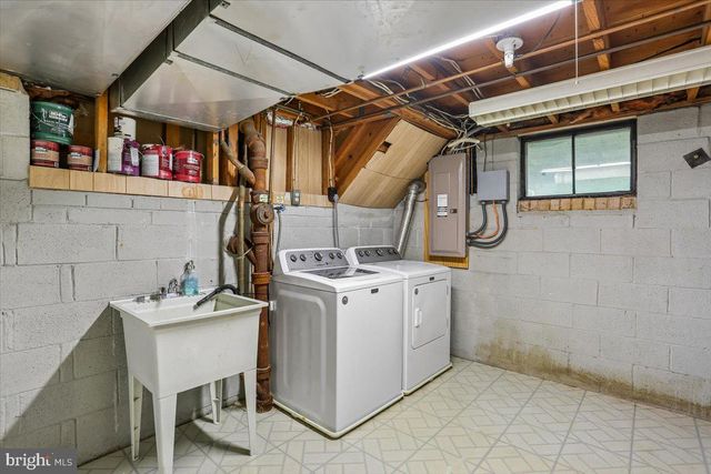 5401 AMBERWOOD LN, Rockville, MD 20853