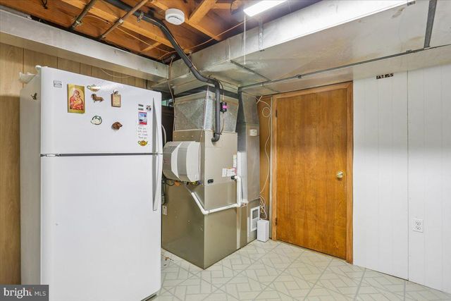 5401 AMBERWOOD LN, Rockville, MD 20853