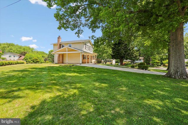 5401 AMBERWOOD LN, Rockville, MD 20853