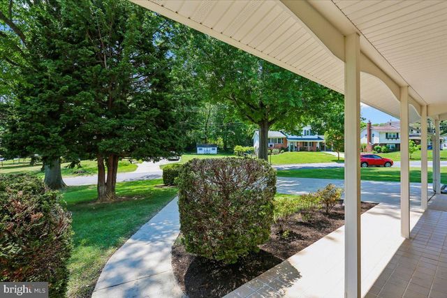 5401 AMBERWOOD LN, Rockville, MD 20853