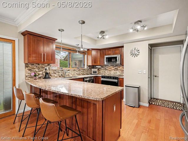 1949 Canary Court, Troy, MI 48084