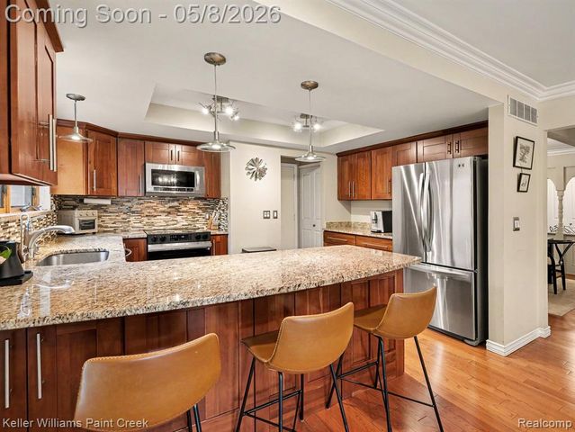 1949 Canary Court, Troy, MI 48084