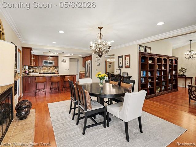 1949 Canary Court, Troy, MI 48084