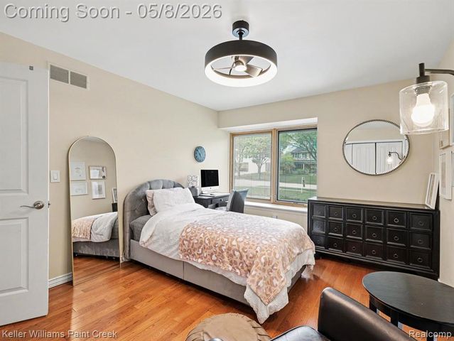 1949 Canary Court, Troy, MI 48084