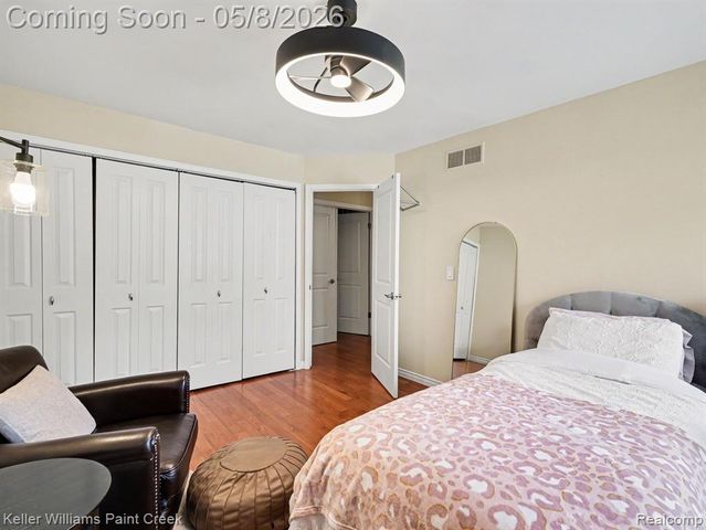 1949 Canary Court, Troy, MI 48084