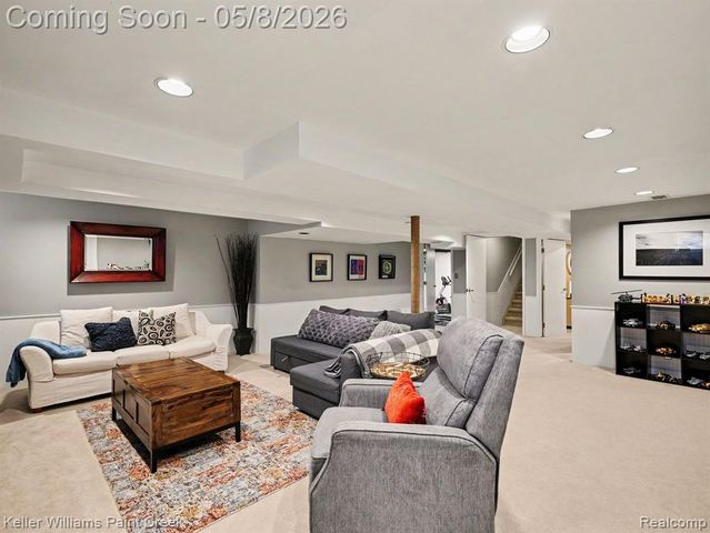 1949 Canary Court, Troy, MI 48084