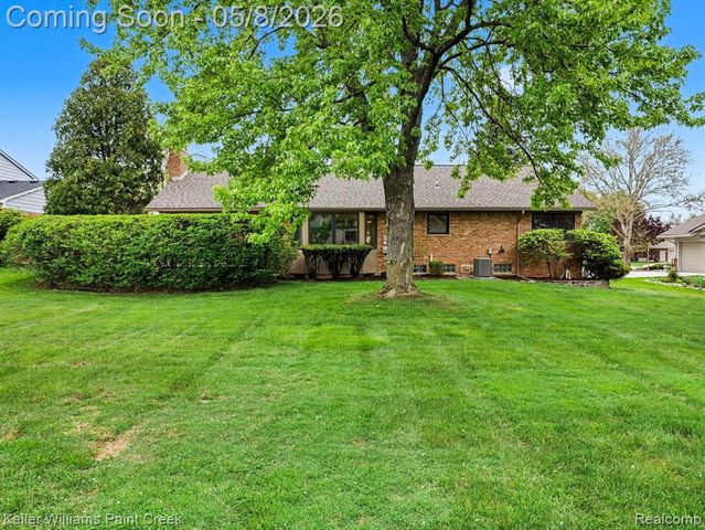 1949 Canary Court, Troy, MI 48084