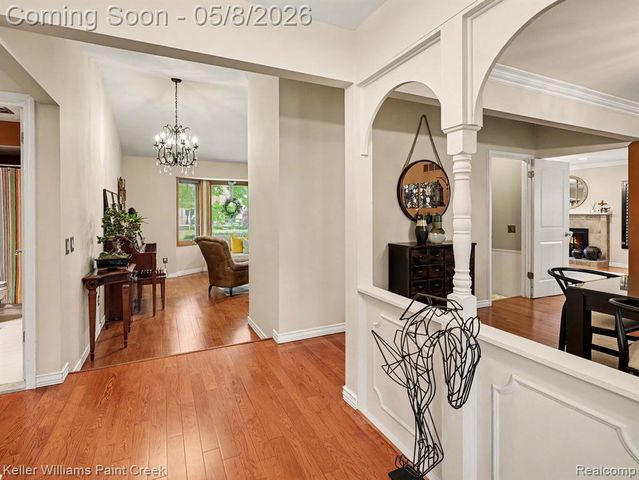 1949 Canary Court, Troy, MI 48084