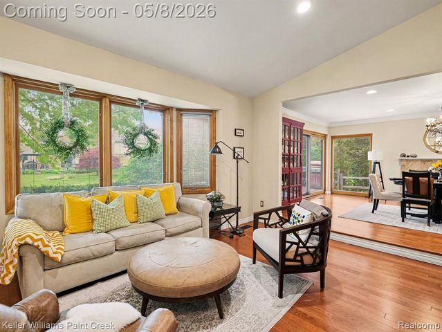 1949 Canary Court, Troy, MI 48084