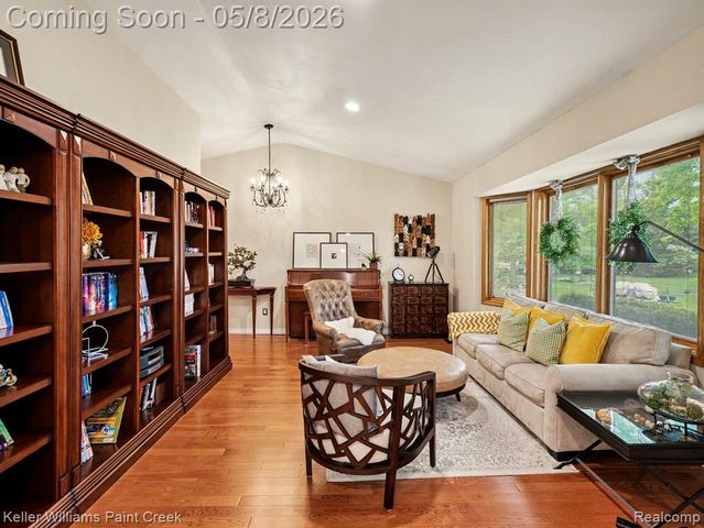 1949 Canary Court, Troy, MI 48084