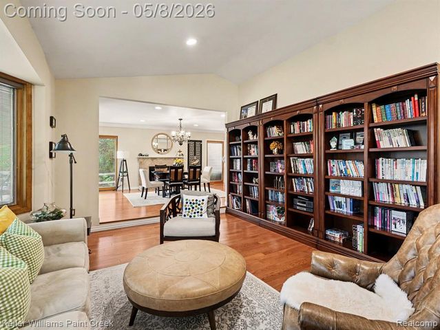 1949 Canary Court, Troy, MI 48084