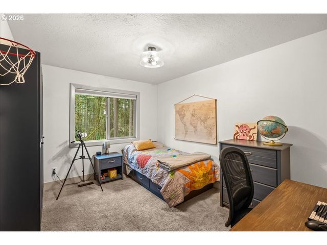 30475 Sw RIVERWOOD Dr, West Linn, OR 97068