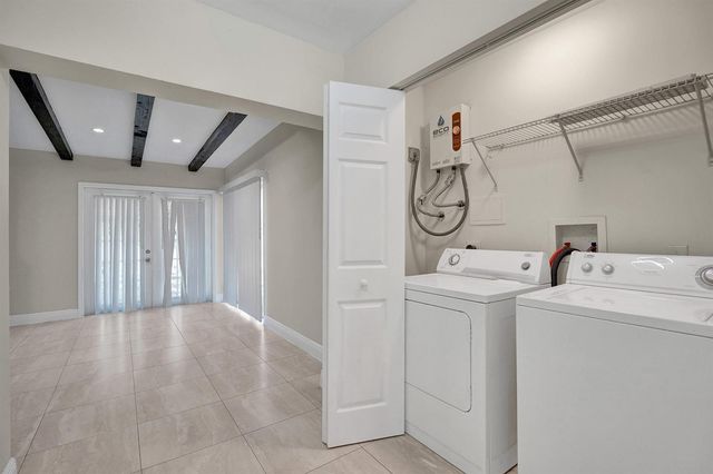 131 NE 51st Street, Oakland Park, FL 33334