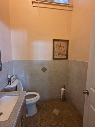 7547 N Rogers Avenue, Chicago, IL 60626