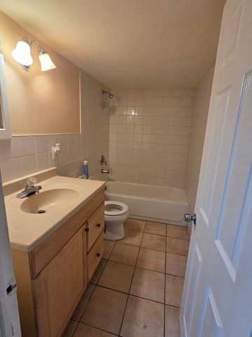 7547 N Rogers Avenue, Chicago, IL 60626