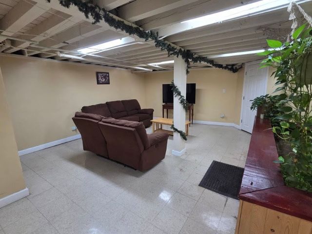 7547 N Rogers Avenue, Chicago, IL 60626