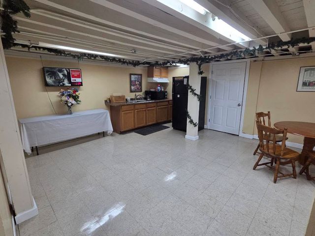 7547 N Rogers Avenue, Chicago, IL 60626