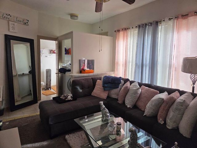 7547 N Rogers Avenue, Chicago, IL 60626