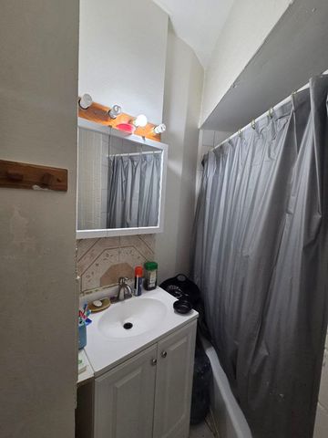 7547 N Rogers Avenue, Chicago, IL 60626