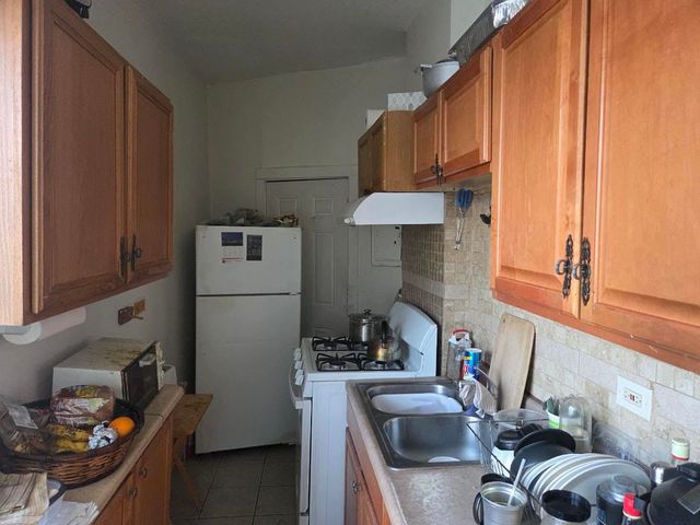 7547 N Rogers Avenue, Chicago, IL 60626