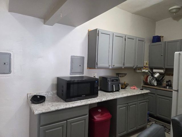 7547 N Rogers Avenue, Chicago, IL 60626