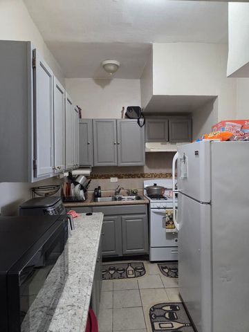 7547 N Rogers Avenue, Chicago, IL 60626