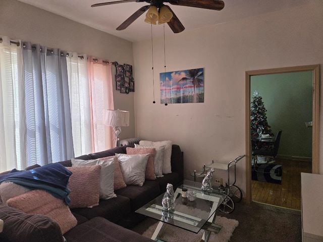 7547 N Rogers Avenue, Chicago, IL 60626