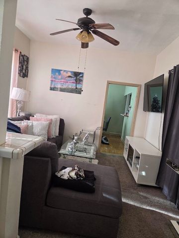 7547 N Rogers Avenue, Chicago, IL 60626