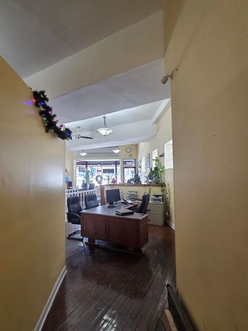 7547 N Rogers Avenue, Chicago, IL 60626