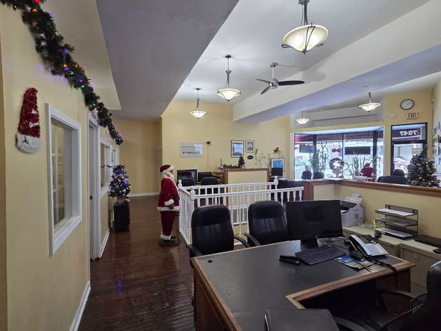 7547 N Rogers Avenue, Chicago, IL 60626