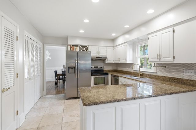 1225 SUNSET DR, Columbia, MO 65203