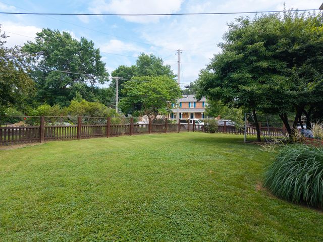 1225 SUNSET DR, Columbia, MO 65203
