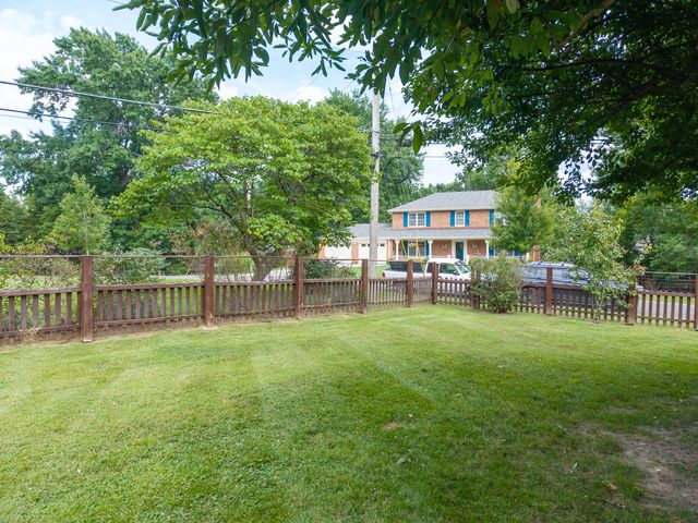 1225 SUNSET DR, Columbia, MO 65203