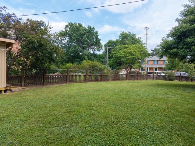 1225 SUNSET DR, Columbia, MO 65203