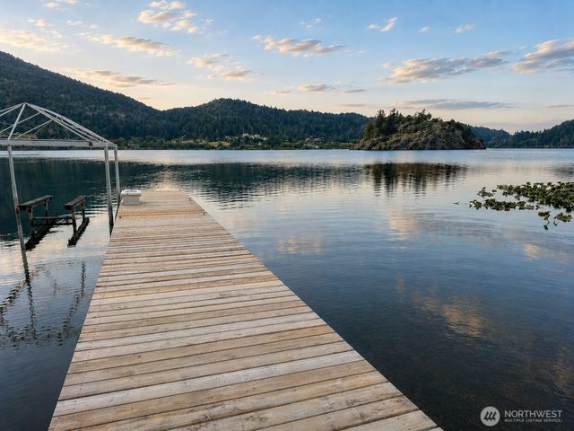 5663 S Campbell Lake Road, Anacortes, WA 98221