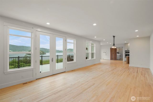 5663 S Campbell Lake Road, Anacortes, WA 98221