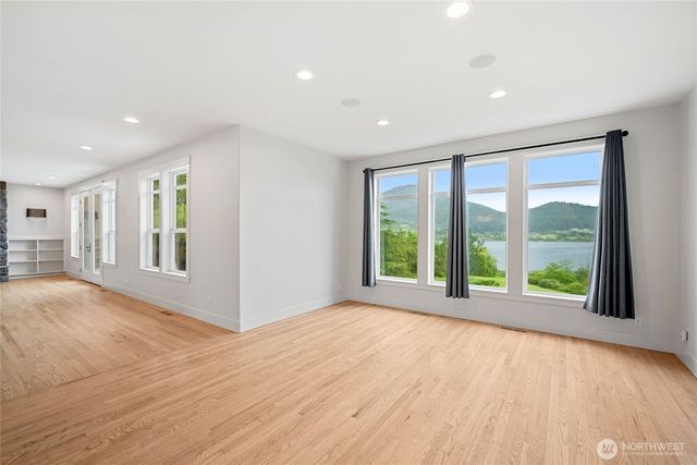 5663 S Campbell Lake Road, Anacortes, WA 98221