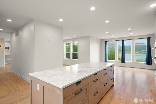 5663 S Campbell Lake Road, Anacortes, WA 98221
