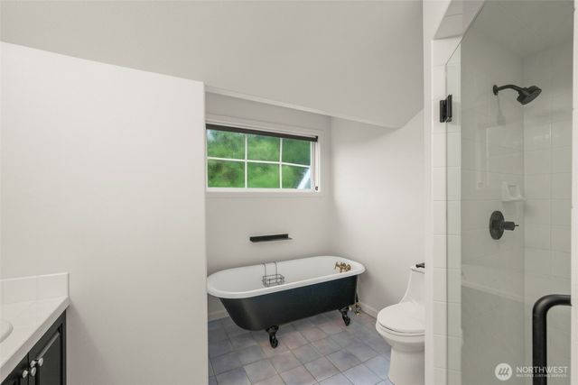 5663 S Campbell Lake Road, Anacortes, WA 98221